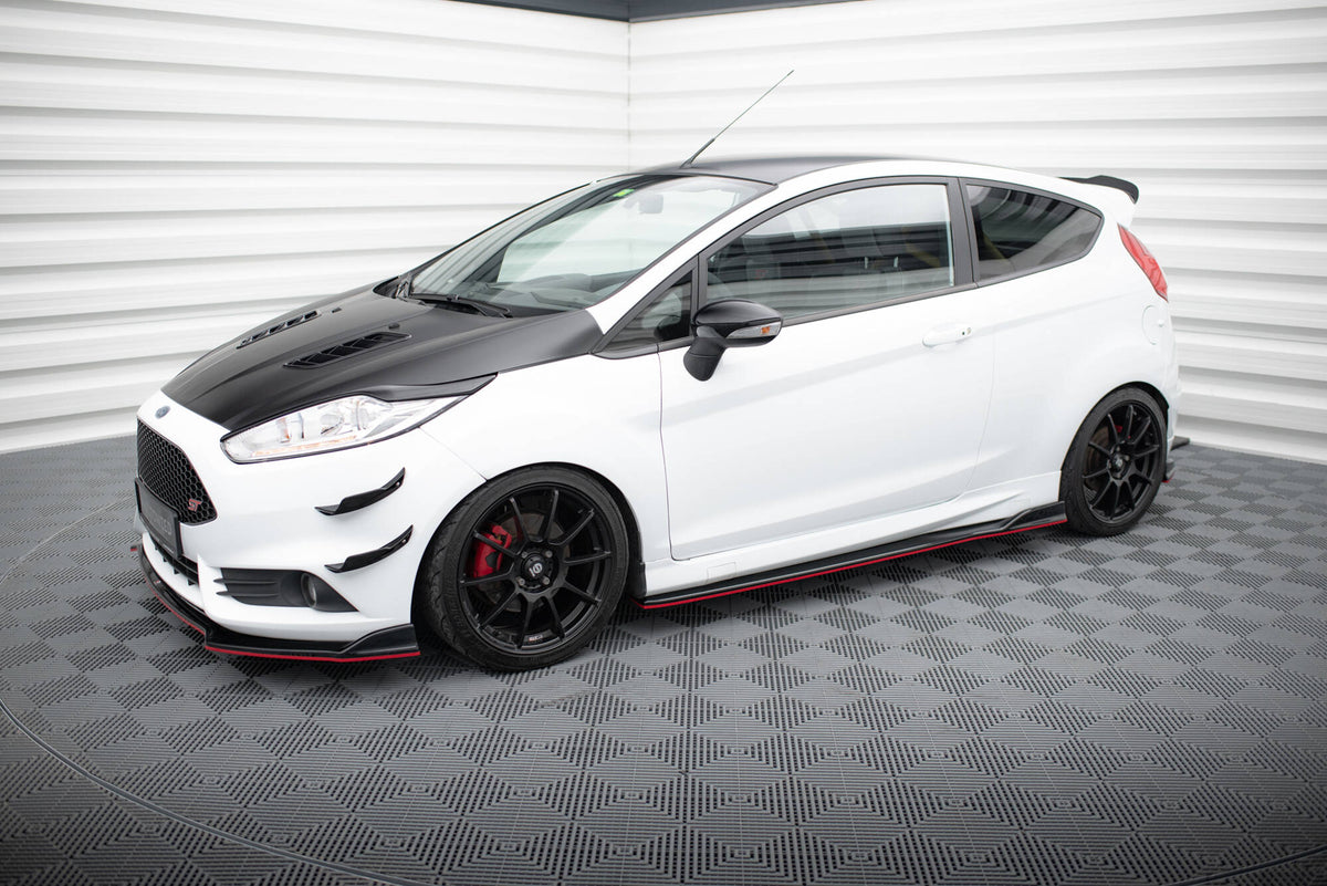 Sideutvidelse V.3 for Ford Fiesta MK7 vist ovenfra mot sort bakgrunn