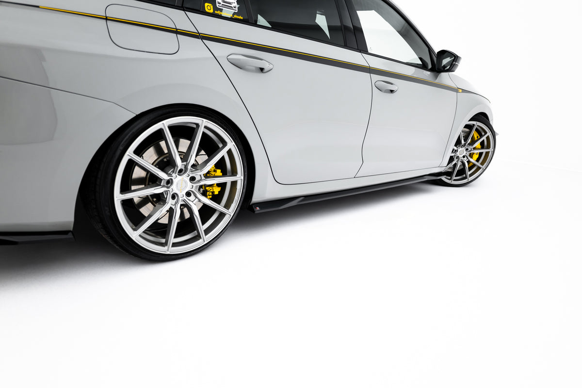 Sideskjørt diffusers i blank sort ABS til Skoda Octavia RS Mk4 Facelift
