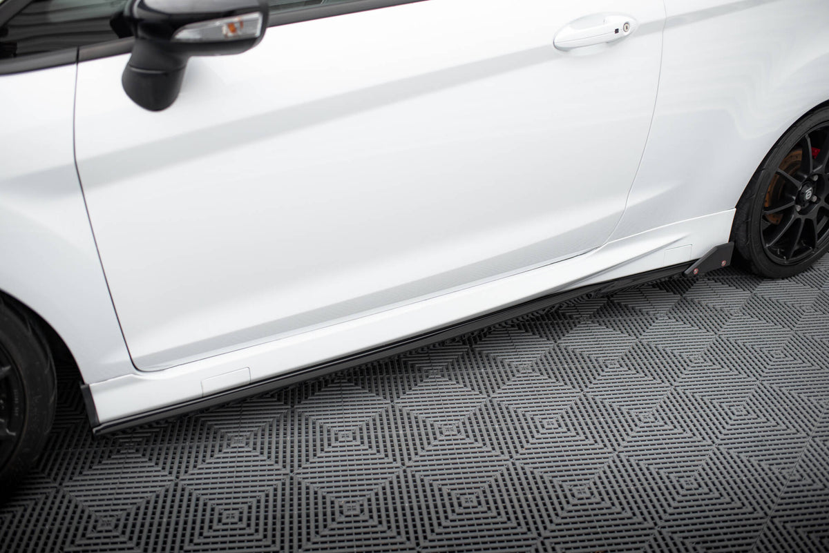 Sideskjørt diffusorer V.4 til Ford Fiesta MK7 ST med flaps i matt svart, sett ovenfra
