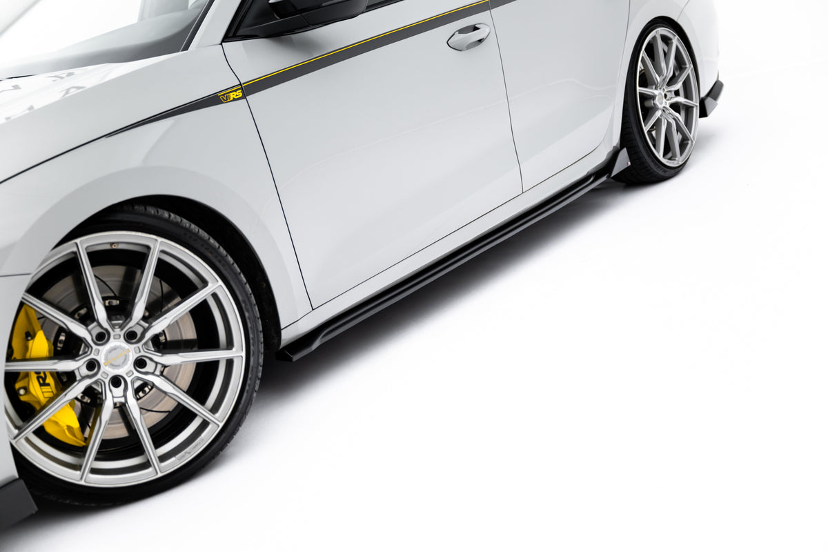 Sideskjørt diffuser montert på Skoda Octavia RS Liftback Mk4