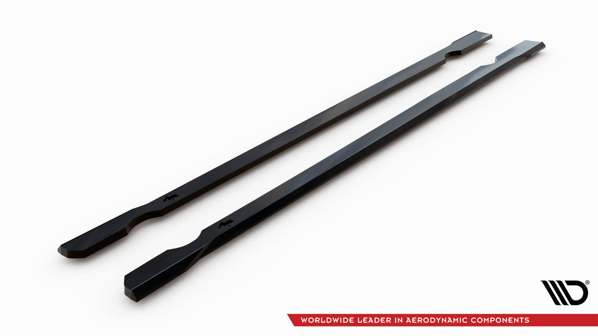 VW Golf R MK7 med Maxton sideskjørt V.4 sett bakfra i lav vinkel