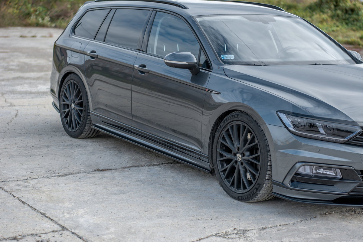 Nærbilde av sideskjørt diffuser i ABS-plast for VW Passat R-Line B8