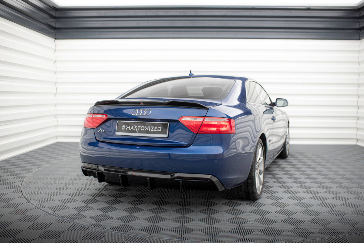 Maxton spoiler cap montert på bakluka til Audi A5 Coupe 8T i skrå vinkel