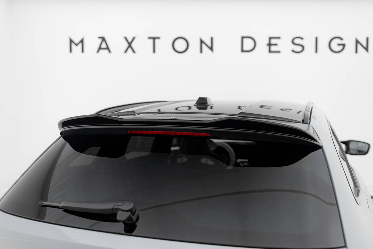 Spoiler cap 3D fra Maxton Design montert på BMW 3 Touring G21, sett bakfra