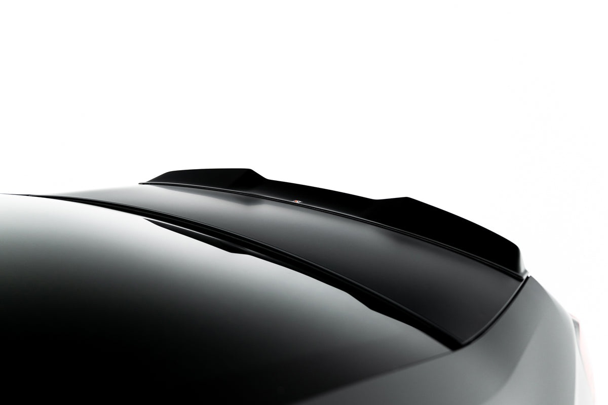 Bakre spoiler BMW i5 G60 RS M-Pakke – nærbilde montering og overflate, matt sort