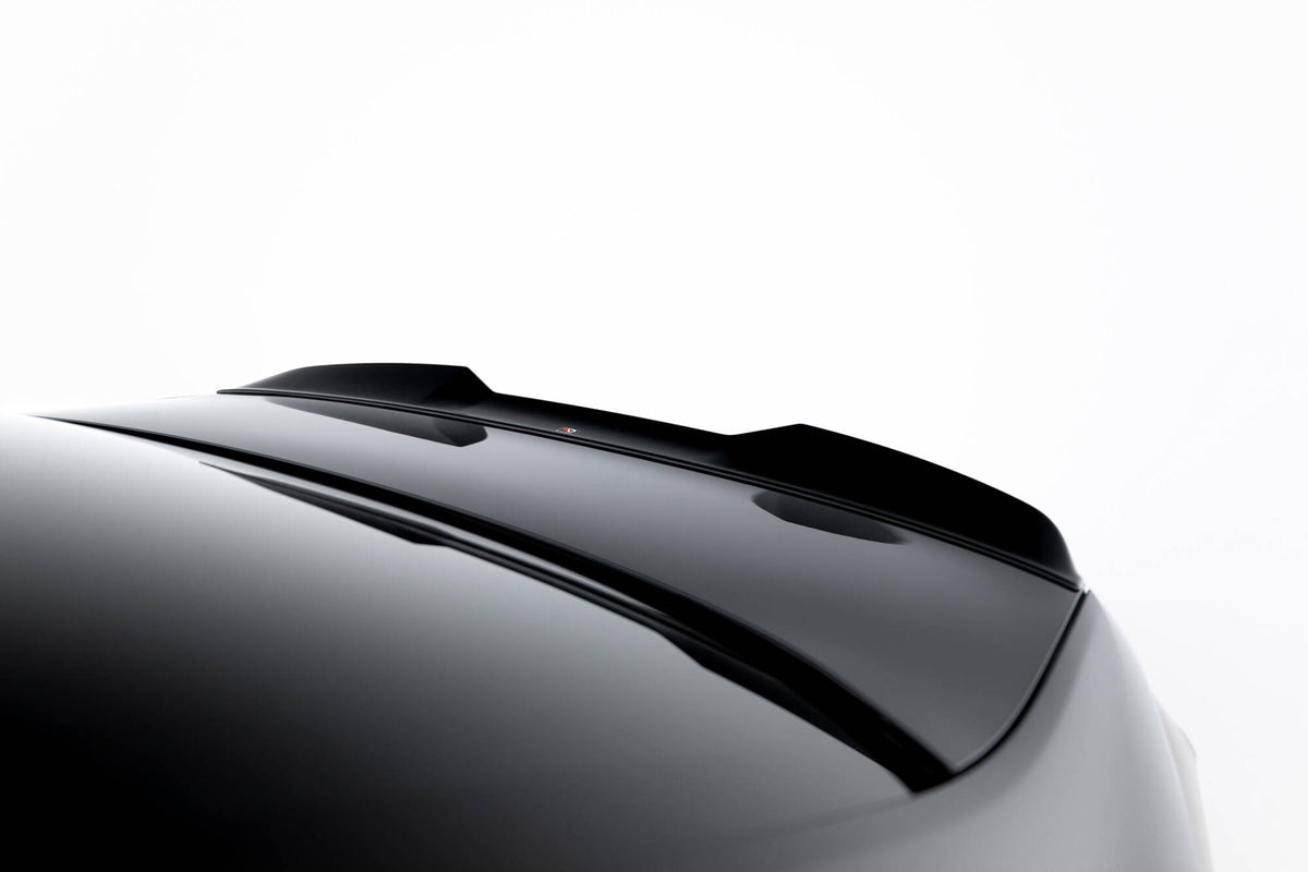 Spoiler BMW M550I / 5 Sedan G30 M-Pakke i matt svart finish, nærbilde av overflaten