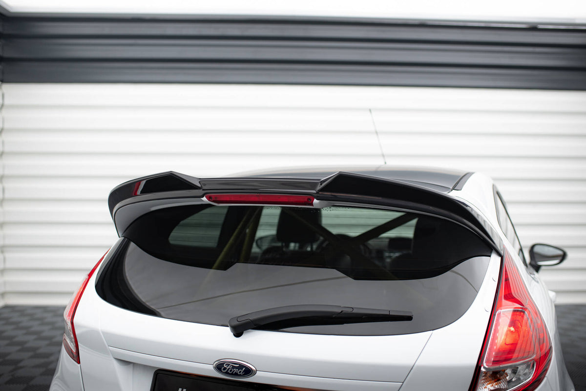 Spoiler cap 3D til Ford Fiesta ST MK7 Facelift i blank svart finish sett bakfra