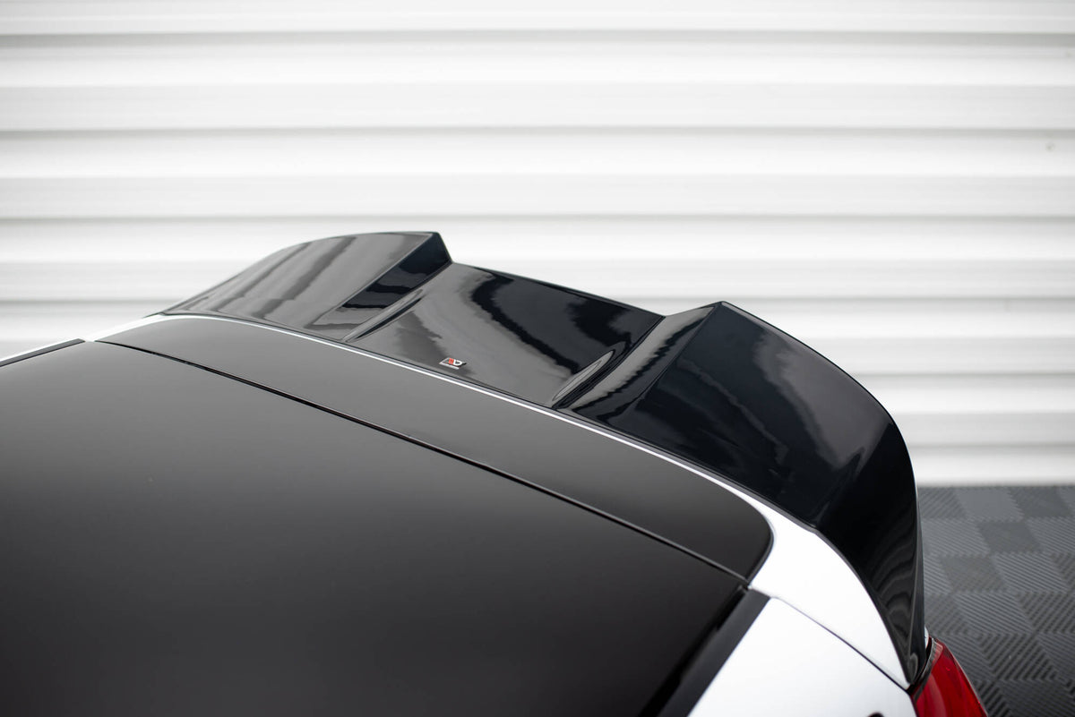 Maxton Design spoiler cap montert på Ford Fiesta ST MK7 vist i skrå vinkel