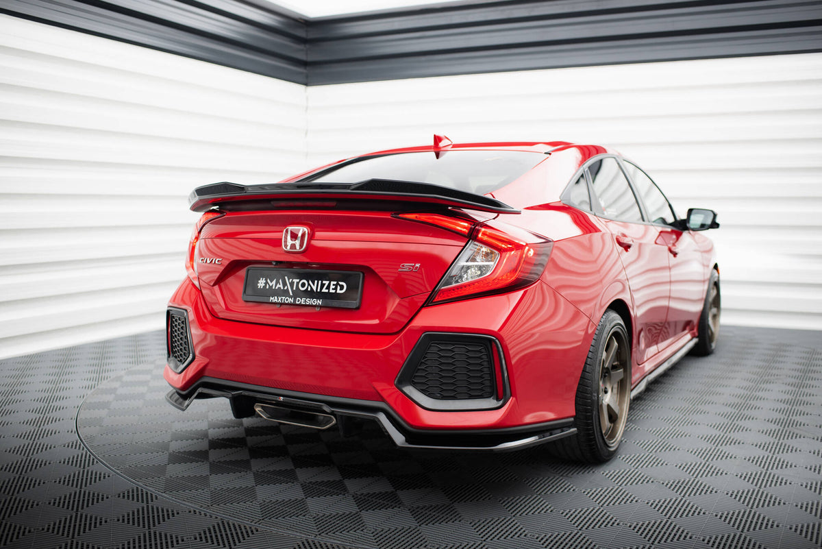 Maxton Design spoiler cap montert på Honda Civic SI Mk10, skrå vinkel bakfra