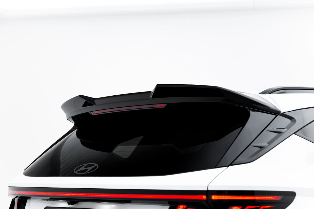 Nærbilde av Gloss Black spoiler cap til Hyundai Tucson N-Line Mk4 Facelift