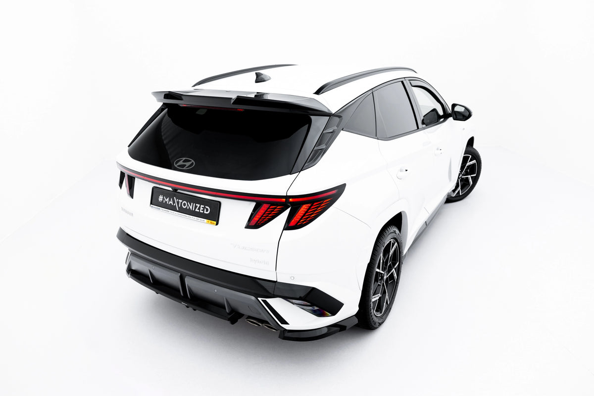 Spoiler Cap 3D i blank sort til Hyundai Tucson N-Line Mk4 Facelift sett bakfra