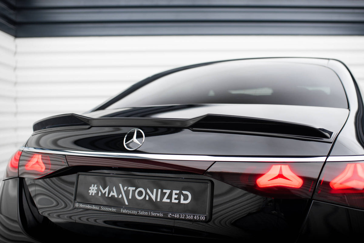 Spoiler cap 3D til Mercedes E Sedan AMG-Line W214 sett ovenfra i strukturert svart