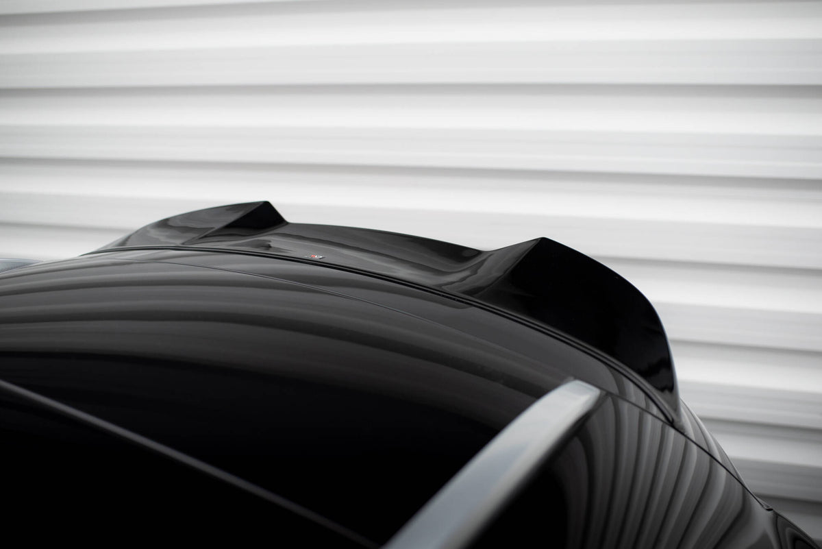 Nærbilde spoiler cap Mercedes GLC AMG-Line X254 – detalj av 3D-profil og gloss finish