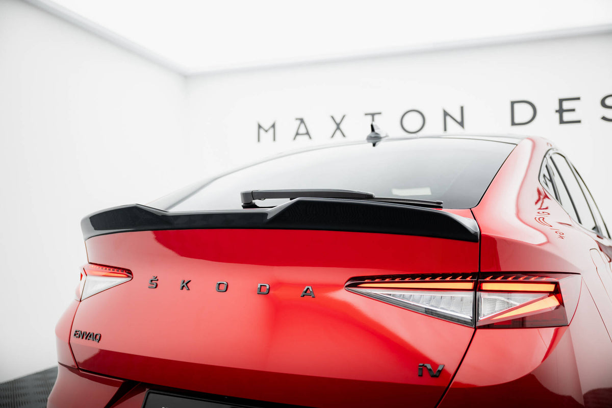 Spoiler Cap 3D til Skoda Enyaq Coupe iV RS sett ovenfra mot sort bakgrunn