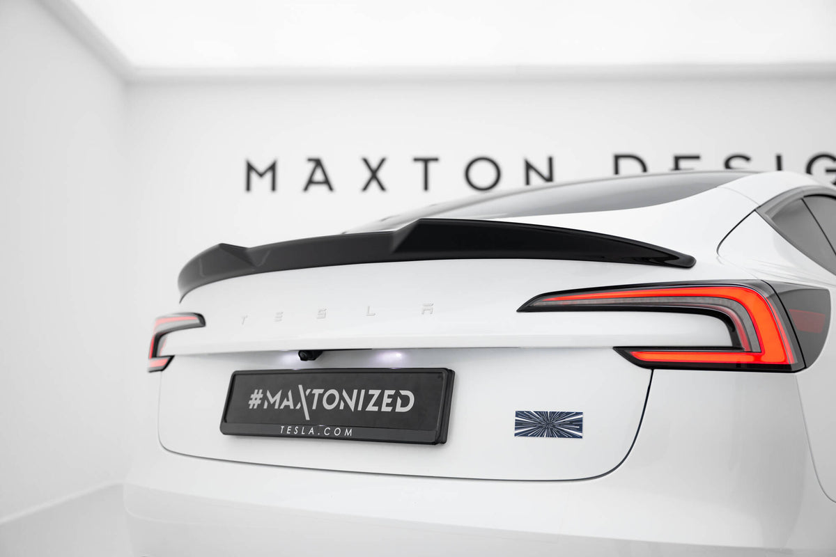 Spoiler Cap 3D i blank sort ABS til Tesla Model 3 Performance Facelift sett bakfra