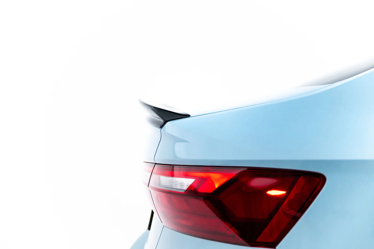 Bakparti på Volkswagen Jetta GLI med Maxton Spoiler Cap 3D i blank sort
