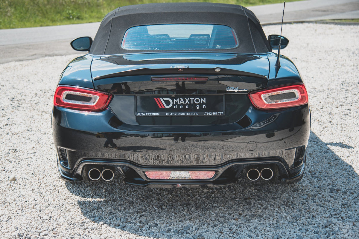 Baksiden av spoiler cap til Abarth 124 Spider med påført 3M-tape