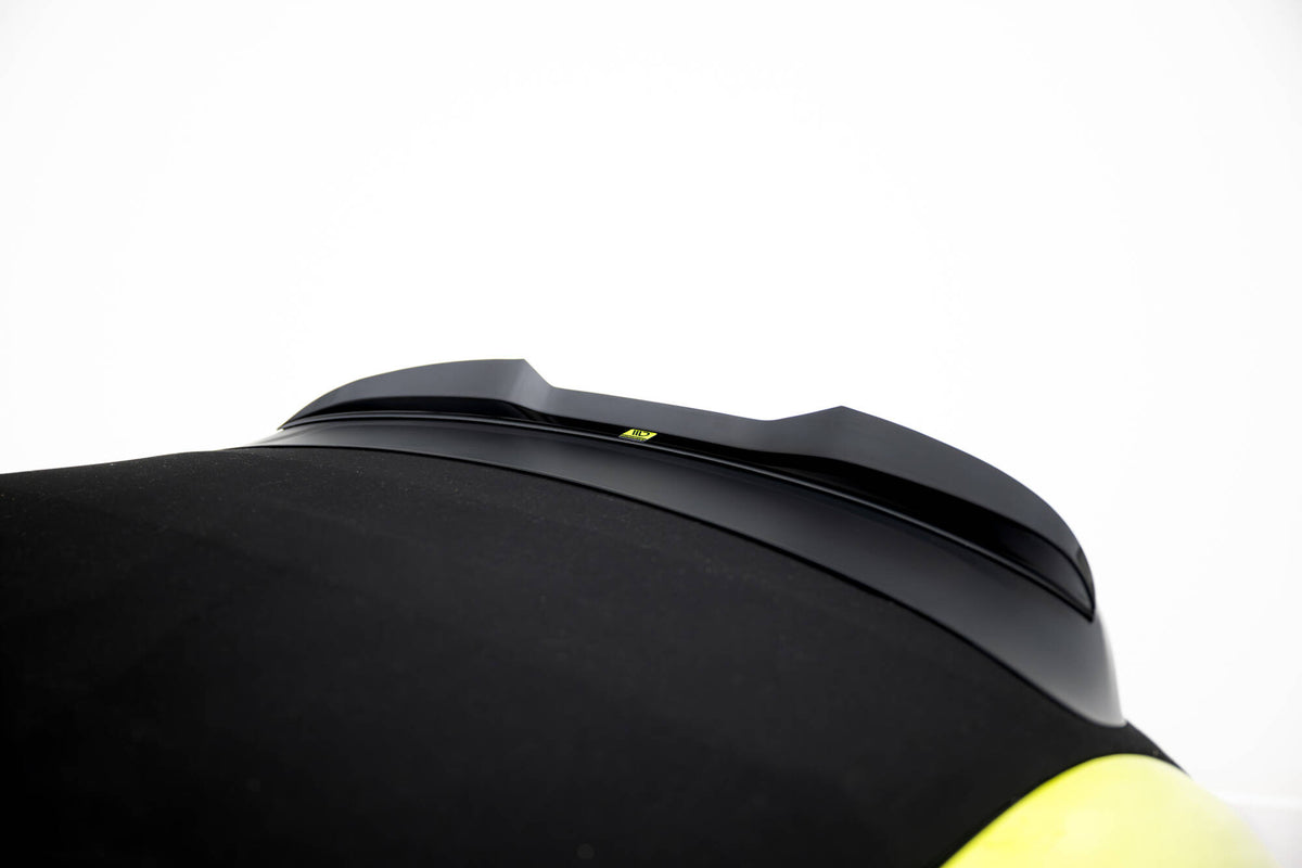 Maxton Design spoiler cap montert på takets bakkant på Abarth 500e