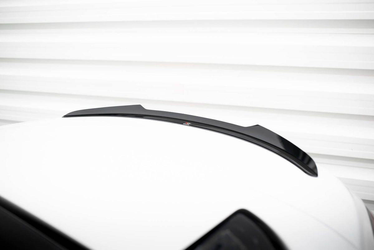 Nærbilde av spoiler cap for BMW M6 F12 med sort finish og 3M tape
