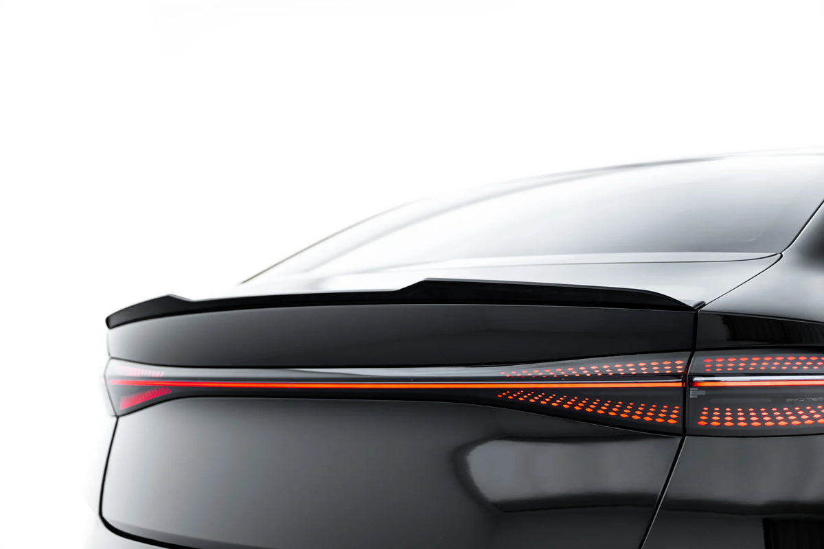 Sideprofil av ABS spoiler-cap montert på BYD Seal Mk1