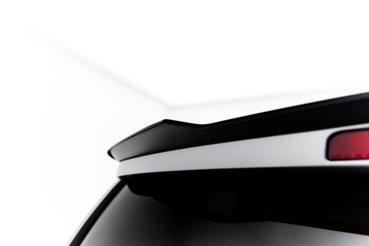 Spoiler Cap til Dodge Grand Caravan Mk5 Facelift sett bakfra med blank sort finish