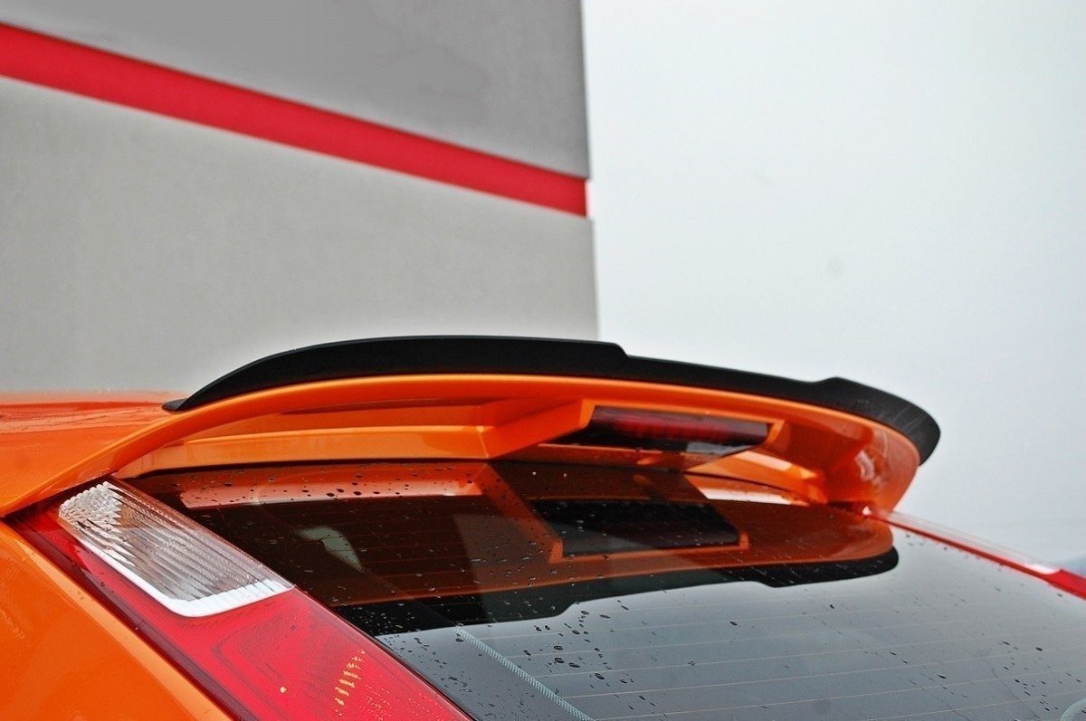 Spoiler cap montert på Ford Focus ST MK2, skrå vinkel fra siden