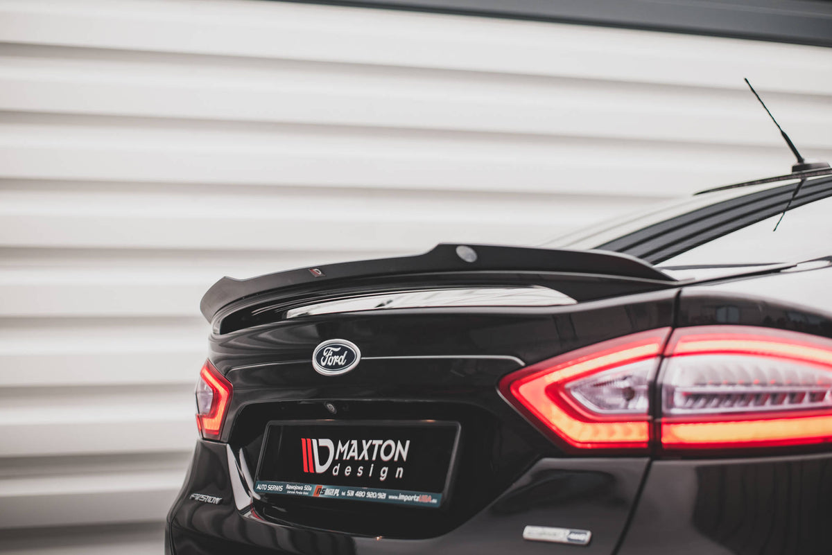 Spoiler cap til Ford Mondeo MK5 i sort finish sett bakfra