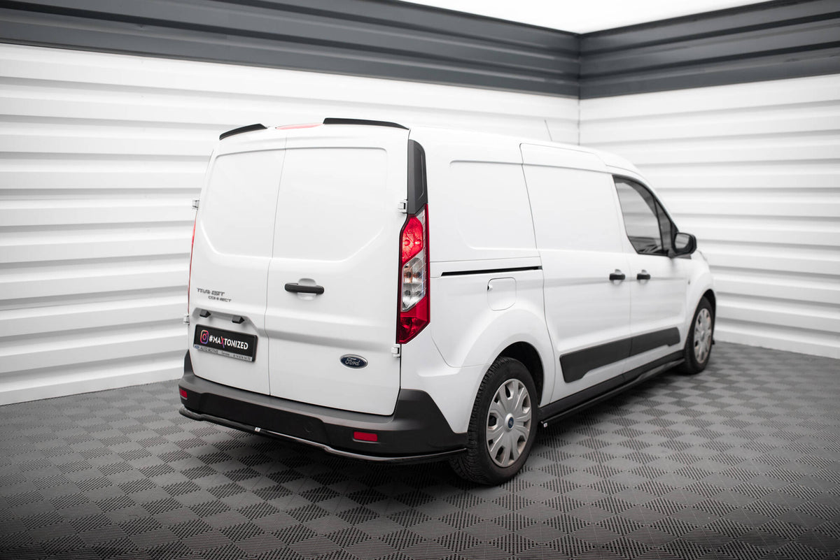 Maxton spoiler cap montert på taket av Ford Transit Connect Facelift