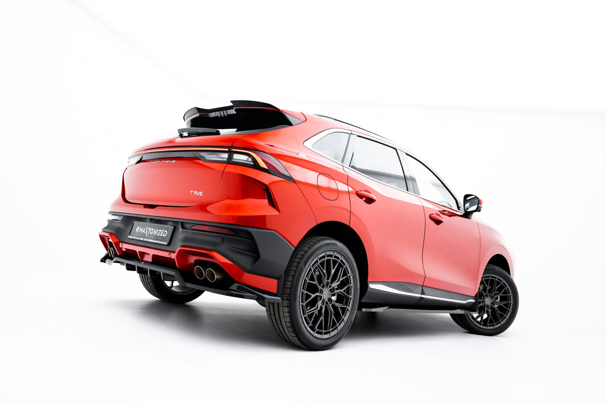 Maxton Design spoiler cap montert på Forthing T-Five bakfra