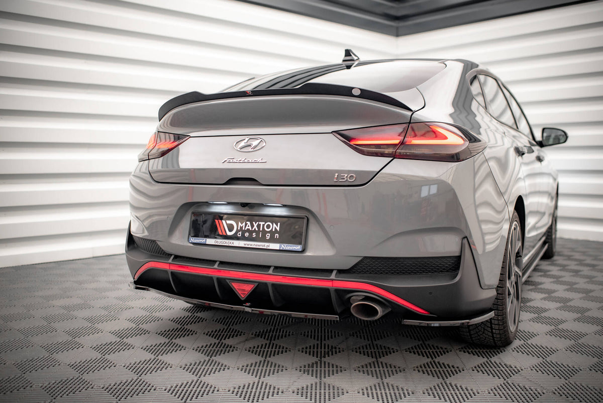 Nærbilde av spoiler cap i ABS-plast til Hyundai I30 Fastback N-Line