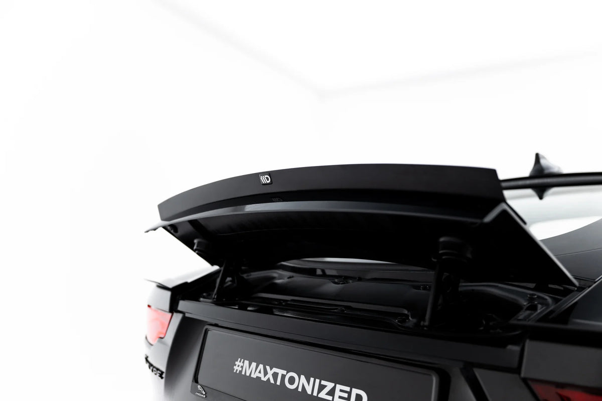 Nærbilde av Maxton Design Spoiler Cap til Jaguar F-Type i gloss black