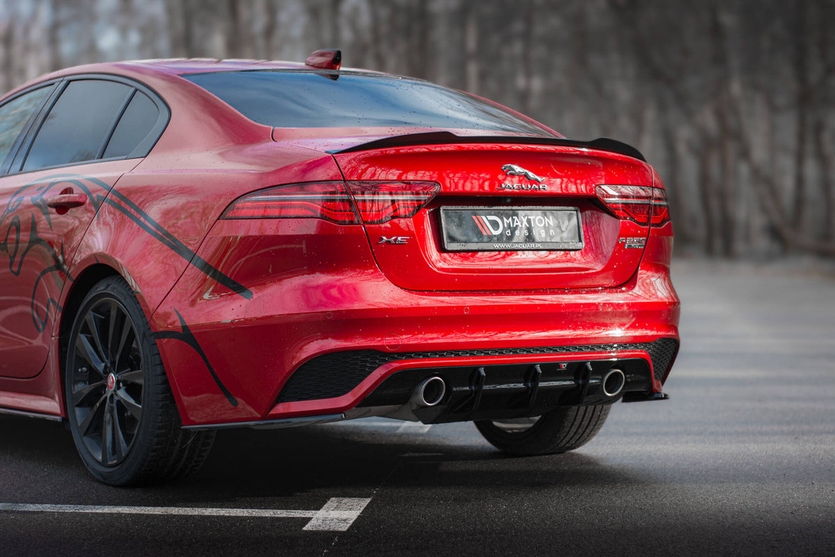 Spoiler cap til Jaguar XE R-Dynamic X760 Facelift sett bakfra