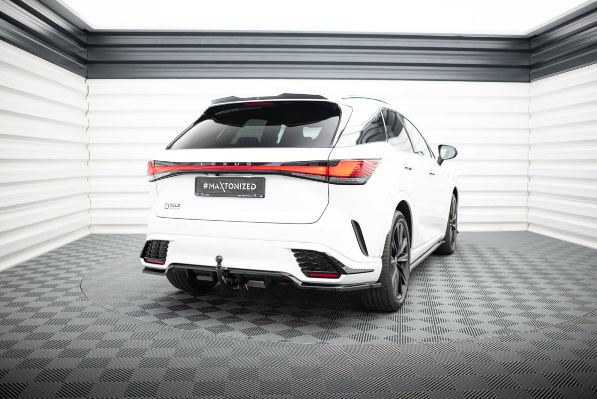 Spoiler cap til Lexus RX F-Sport Mk5 sett skrått bakfra