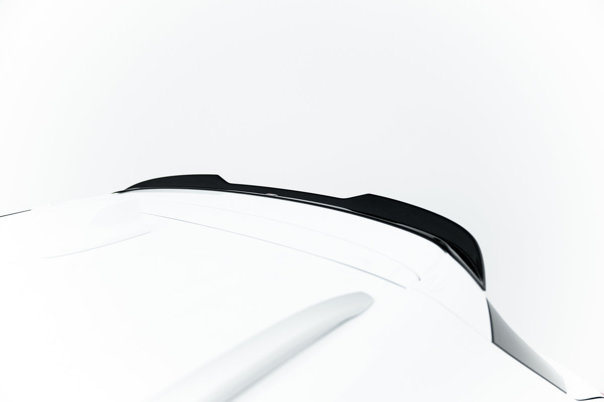 Maxton Design spoiler cap montert på MG HS Mk1 Facelift sett bakfra