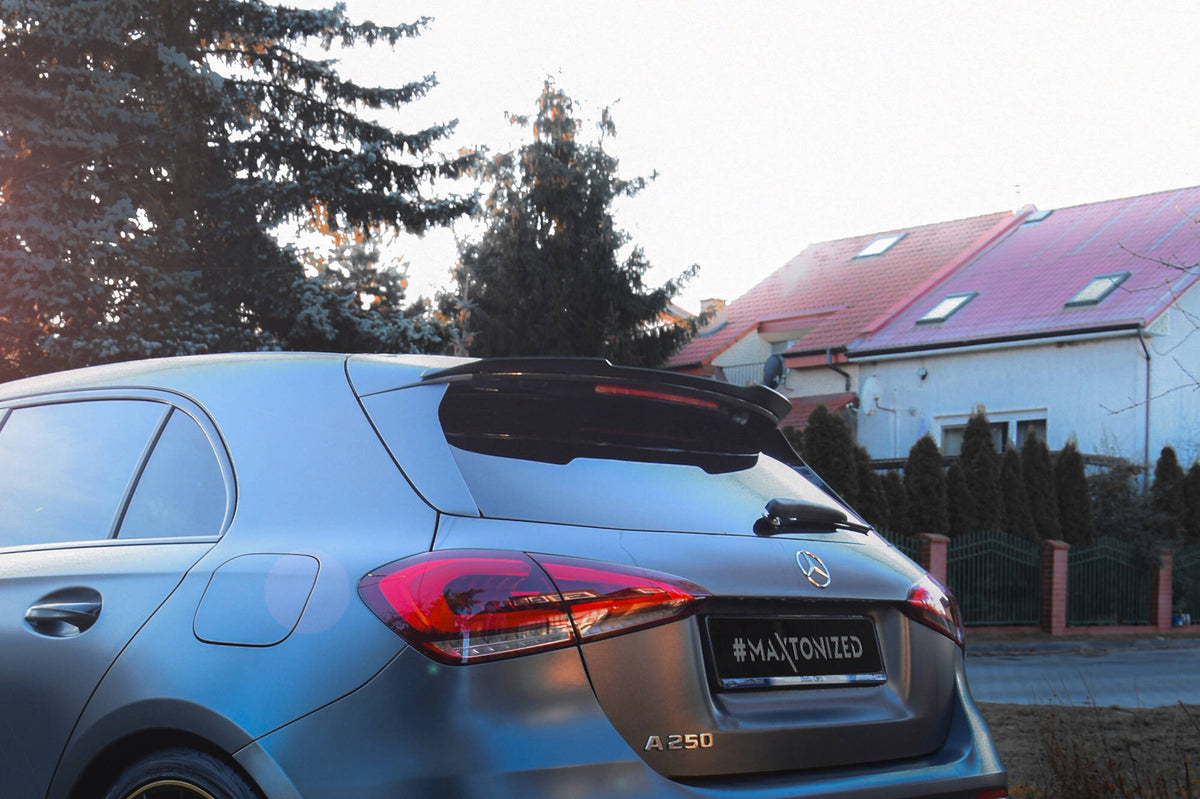 Spoiler cap til Mercedes A AMG-Line W177 sett bakfra i sort finish