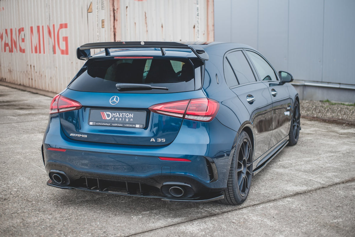 Maxton Design spoilerforlenger montert på bakluka til Mercedes A35 AMG Hatchback