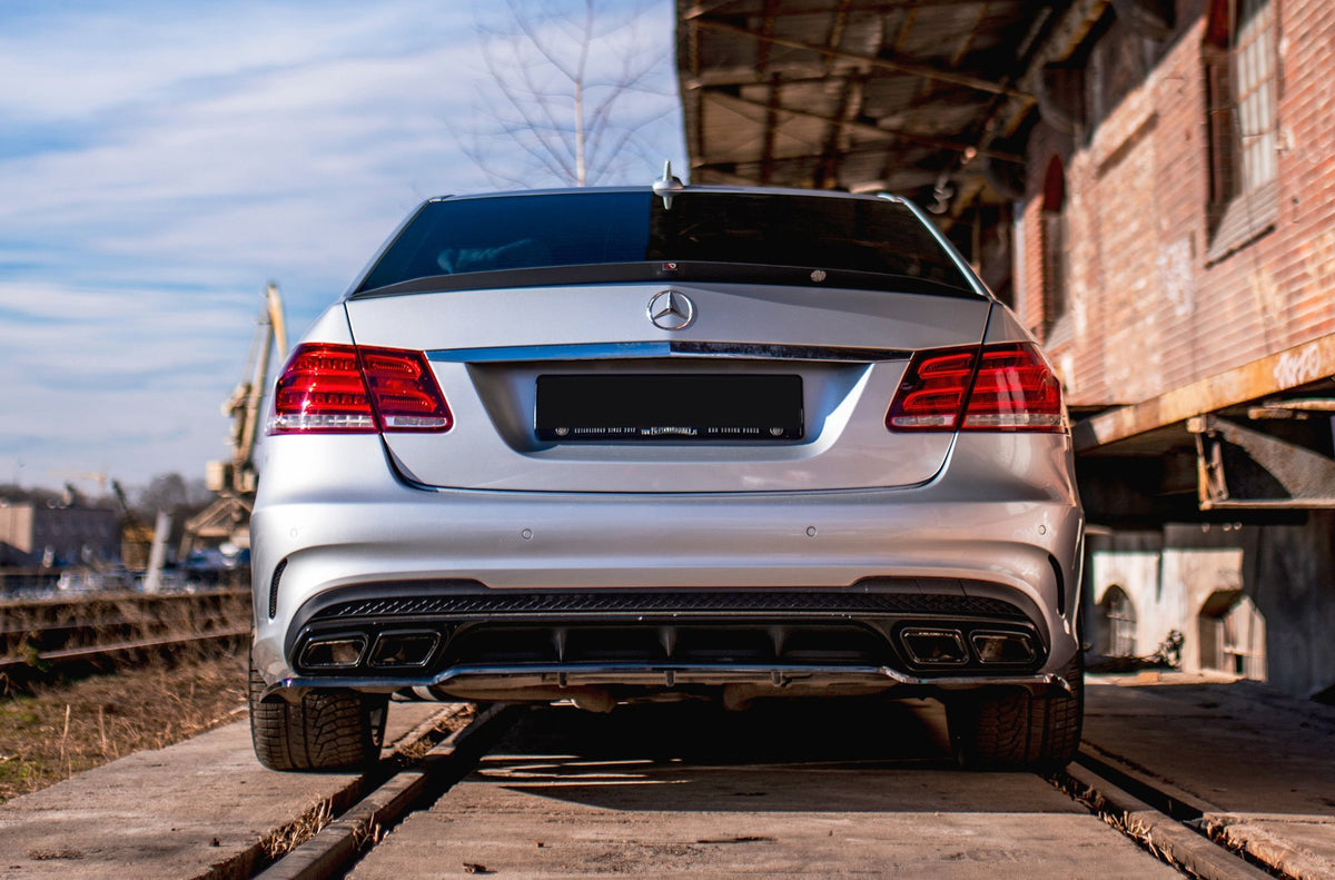 Spoiler Mercedes W213 Facelift E63 AMG-Line, pakket produkt klar for montering