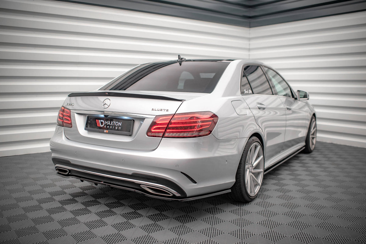 Spoiler cap til Mercedes E-Klasse W212 Facelift sedan sett ovenfra på hvit bakgrunn