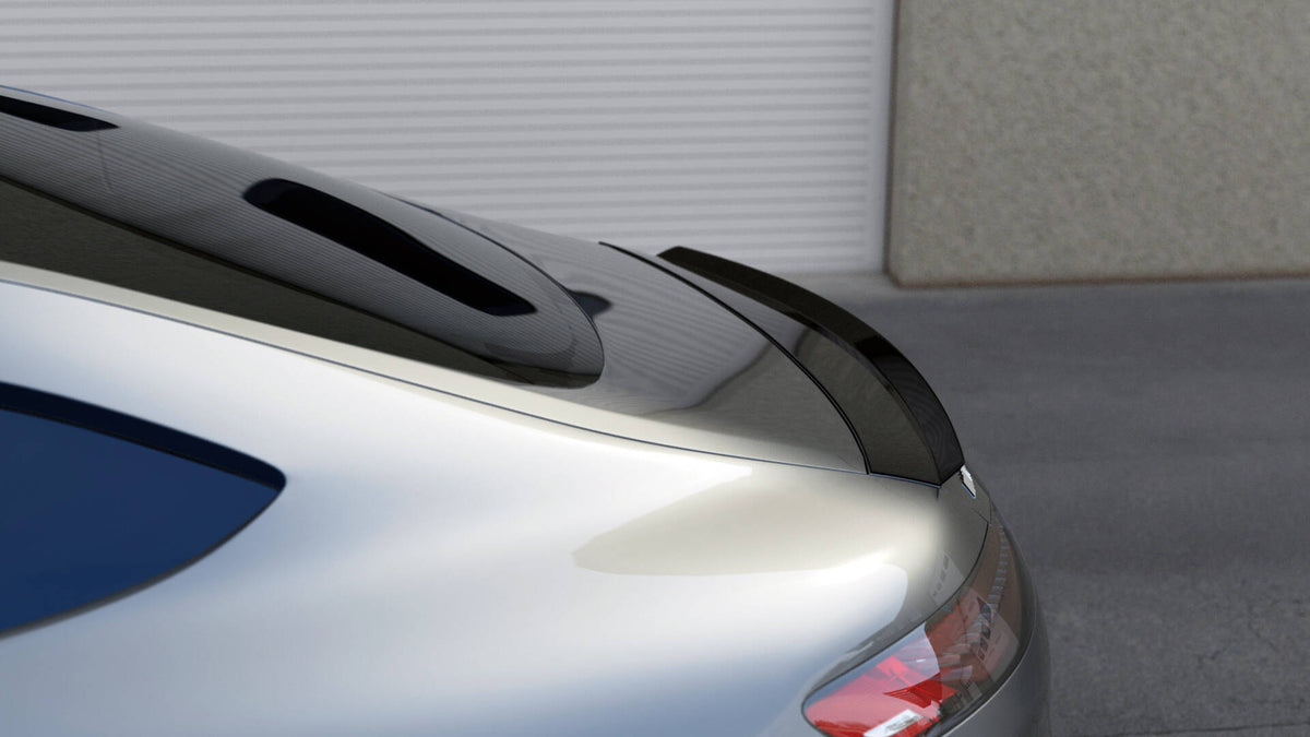 Mercedes GT C190 Facelift med spoiler cap montert, sett fra siden