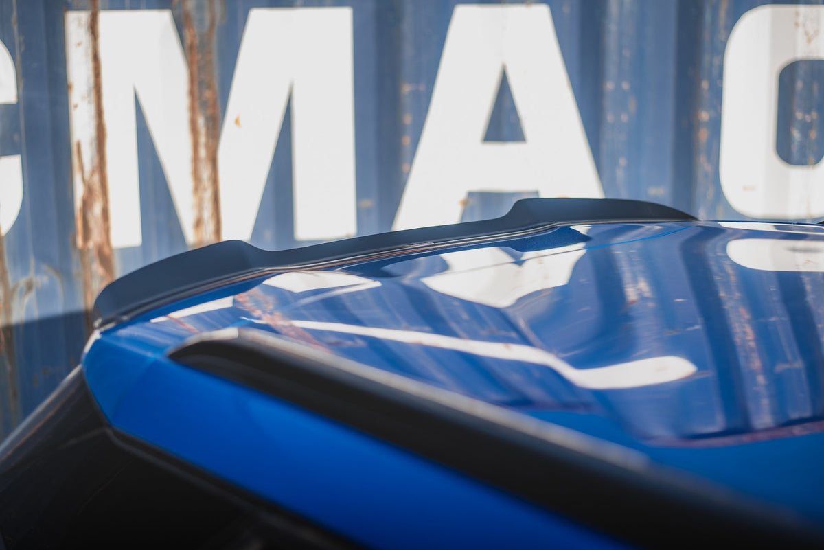 Maxton Design takspoiler montert på bakkant av Peugeot 2008 Mk2
