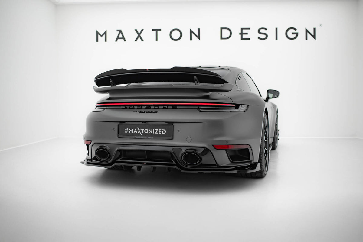 Maxton Design spoiler cap for Porsche 911 992 Turbo S i nærbilde