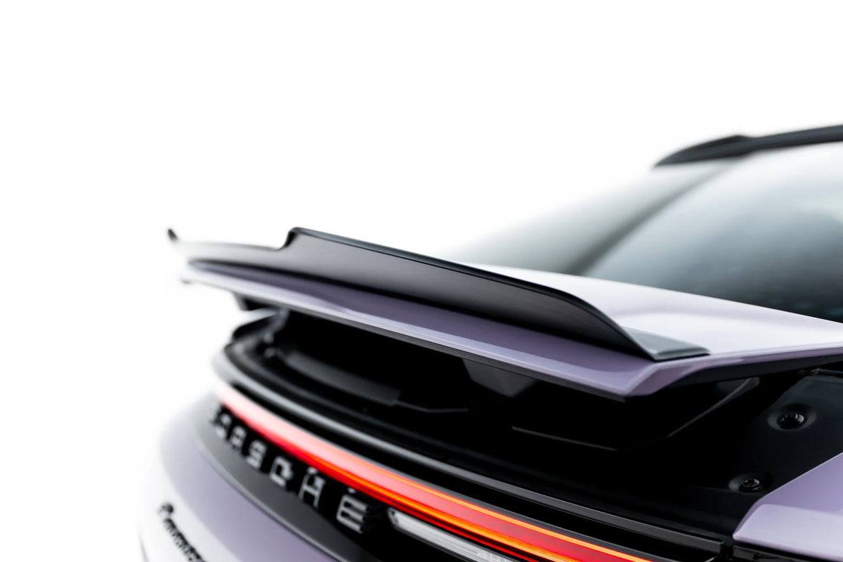 Spoiler Cap Porsche Panamera 972 sett fra siden i blank sort finish