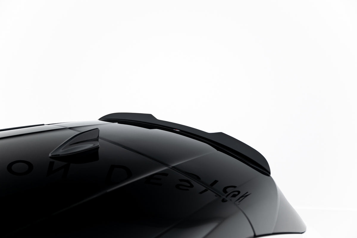 Spoiler cap montert på Renault Megane E-Tech Electric sett fra skrå vinkel