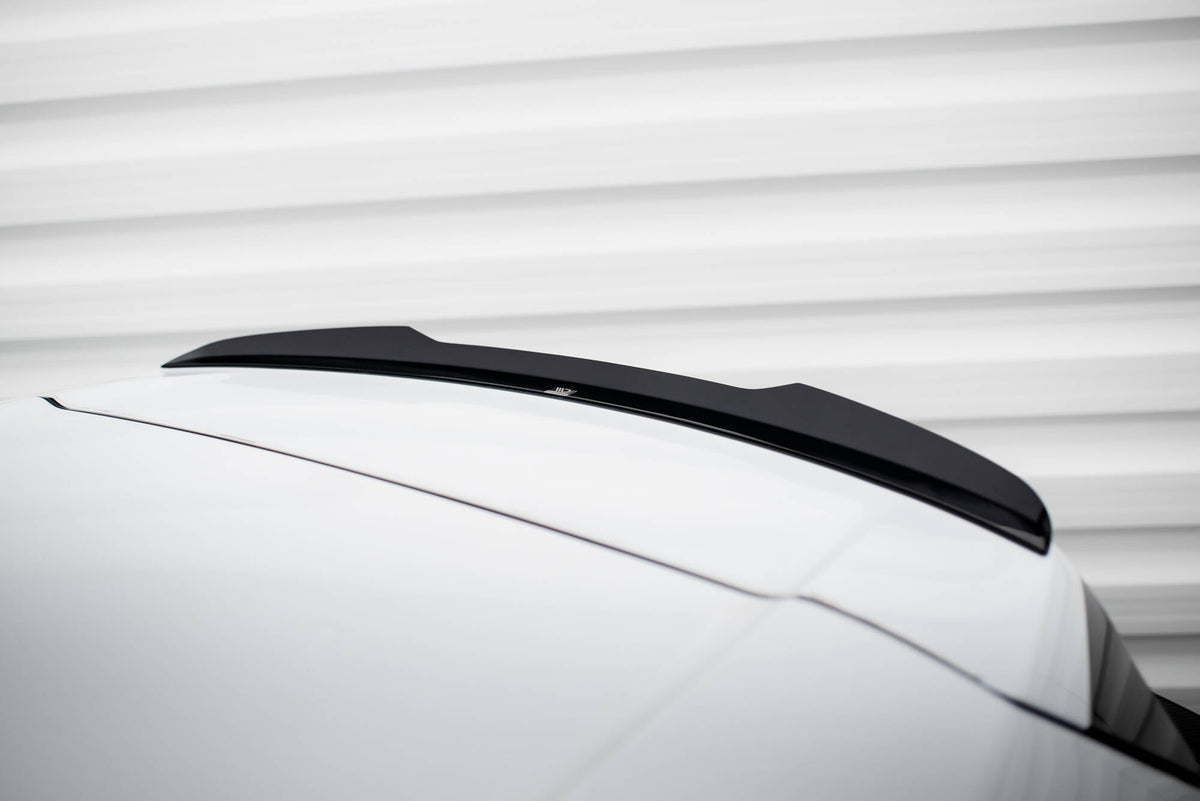Nærbilde av spoiler cap på Rolls Royce Cullinan hekk