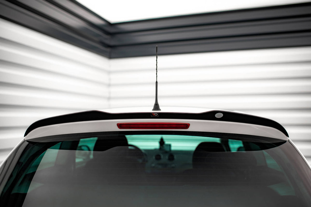 Maxton Design spoiler cap montert på bakspoileren til Seat Ibiza FR SC bakfra