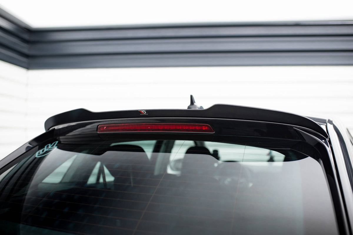 Spoiler cap til Skoda Scala montert på hekken, sett bakfra