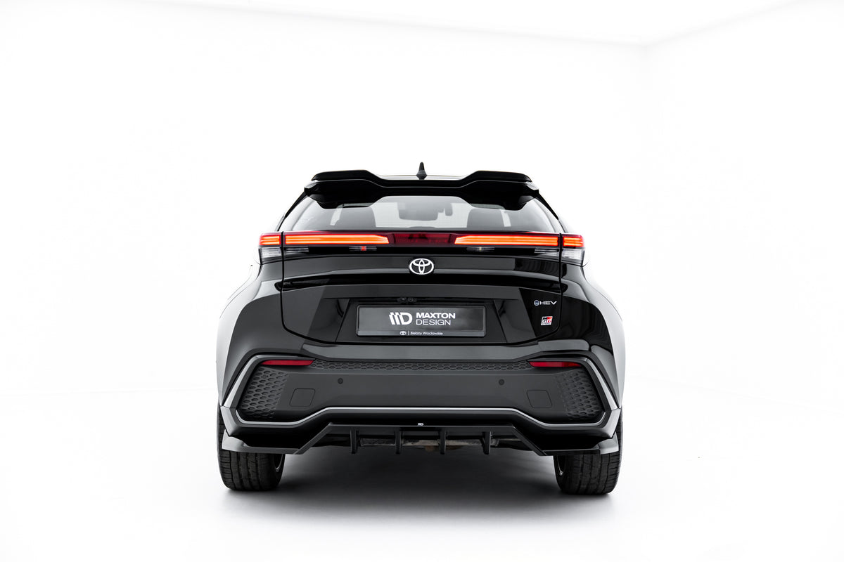Nærbilde av Maxton Design spoiler cap for Toyota C-HR MK2 som viser overflatetekstur og presis passform