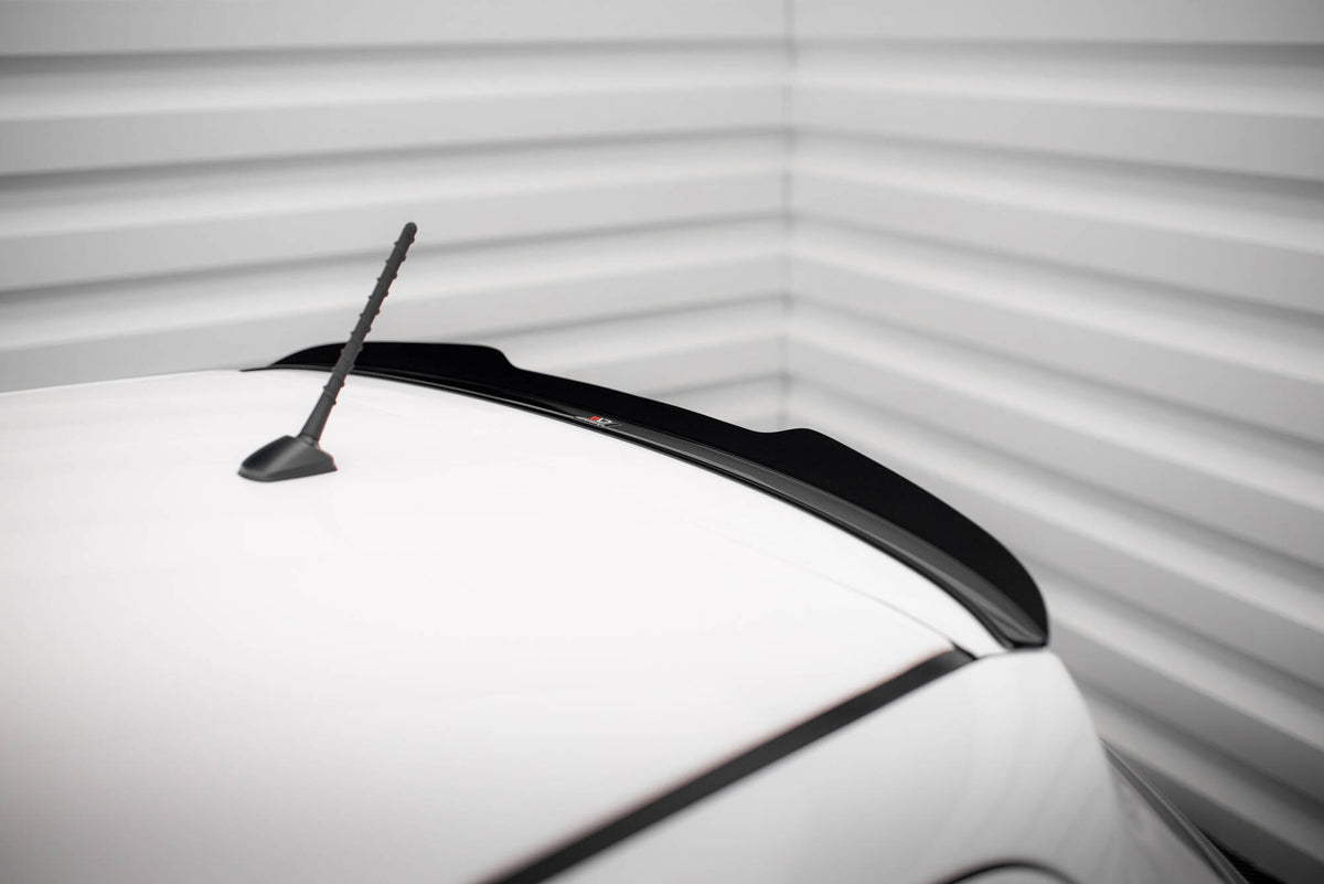 Nærbilde av spoiler cap i ABS-plast til Toyota Yaris Mk3 Facelift