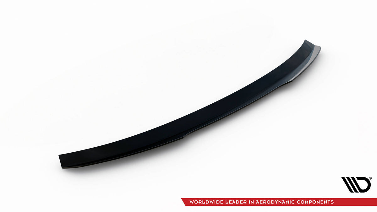 Toyota Yaris Mk3 Facelift med spoiler cap fra Maxton Design i skrå vinkel
