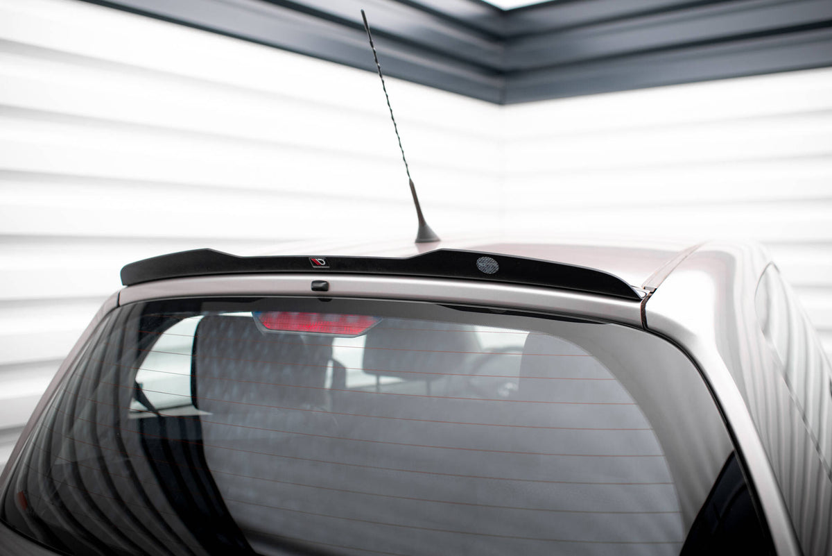 Spoiler cap til Toyota Yaris T-Sport MK1 Facelift i blank svart, sett ovenfra